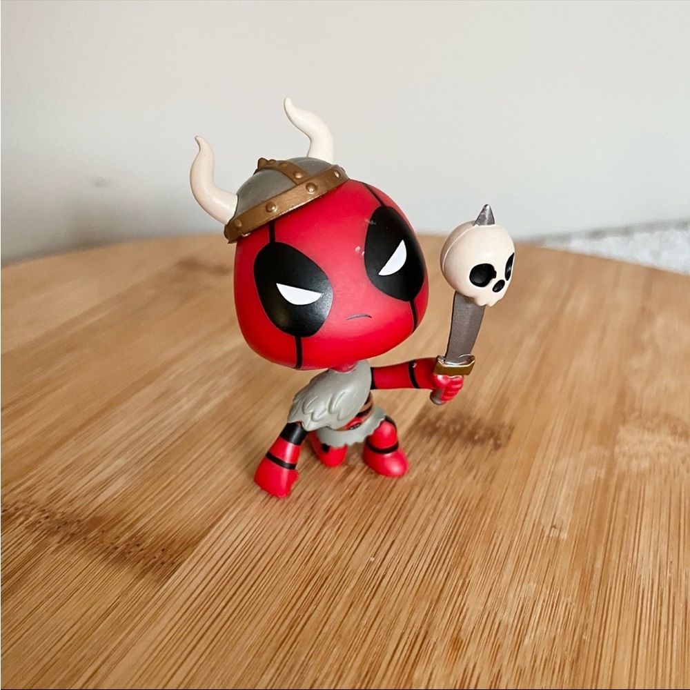 ❄️5/$20 Funko Marvel Deadpool Mystery Mini Bobblehead - Viking Costume